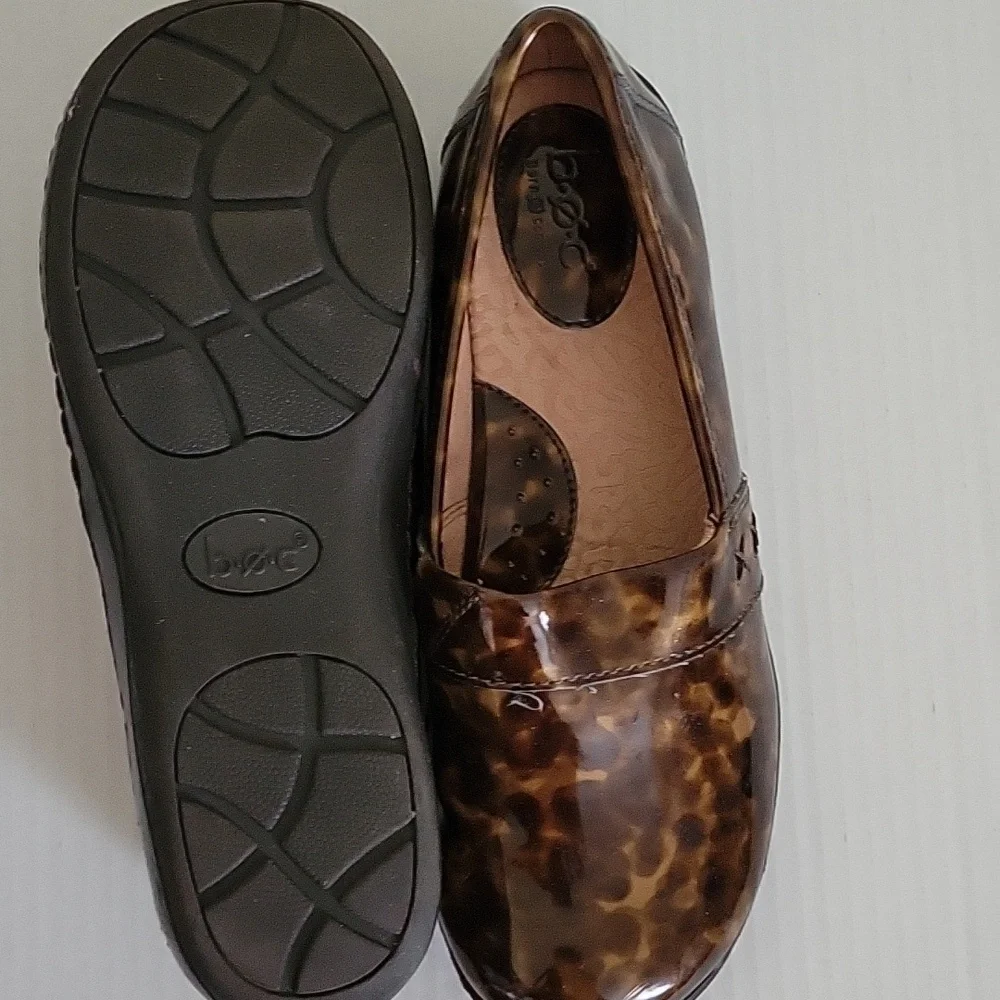 B.O.C. Born Concept Howell vegan patent leather slip-on clogs Tan/ Brown - Picture 3 of 4